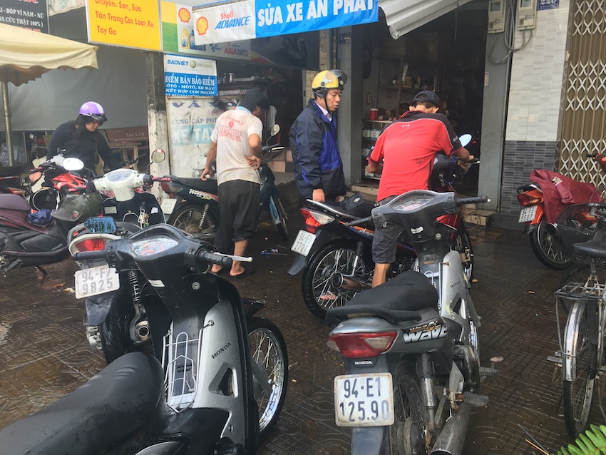 Mưa[-]trái[-]mùa,[-]nội[-]ô[-]thành[-]phố[-]Bạc[-]Liêu[-]ngập[-]nặng